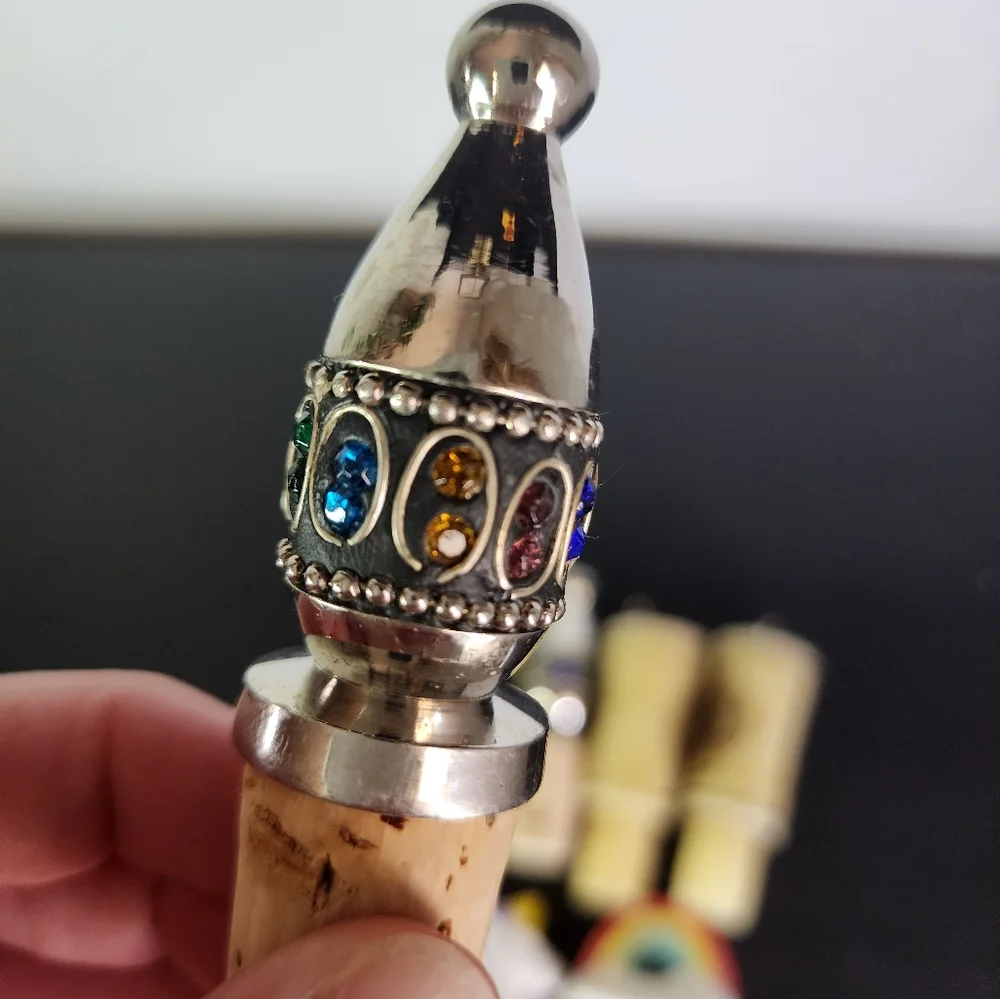Lot Of Wine‎ Stoppers